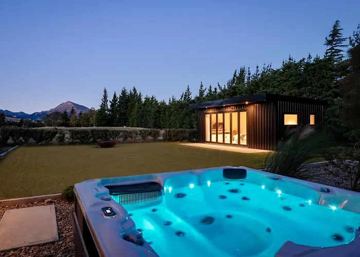 Holiday home Riverbank By Sothebys Luxury Homes